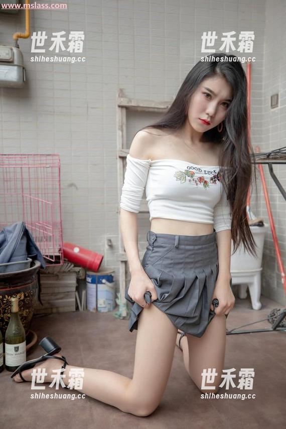 梦丝女神 - 福利来袭！刘诺浴室图片：一出门就成了“湿身”选手。