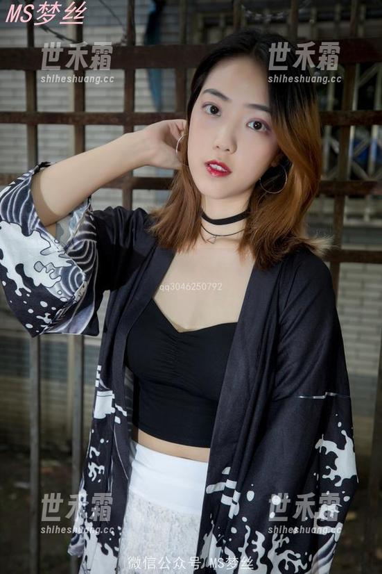 梦丝女神 - 在长裙的包围下，玥玥蹦成了“美人坯子之皇”，免费作品谁能拒绝？