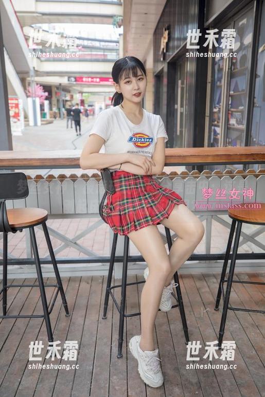 梦丝女神 - 被诗琪的美图分享击中：这是刚起床还是刚出画的呢？