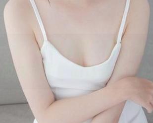 悄悄说一句,森萝财团这组白丝运动风,大概是原图中的清新少女心。