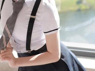 模范学院 – 原图里的K8傲娇萌萌Vivian，套装和她的气质搭不上边啊？
