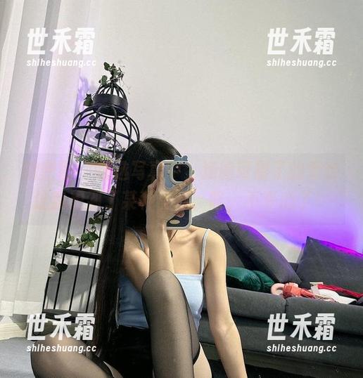 微密圈 - 精选写真中，汤圆可甜了的套装让我想到了某种食物，唉，不专心了！