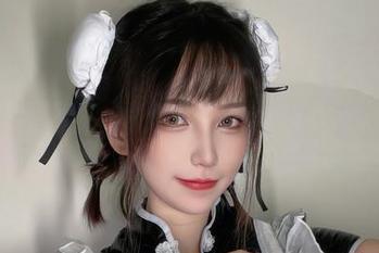 狐洛洛子的最新图包,裸足有种淡淡的氛围