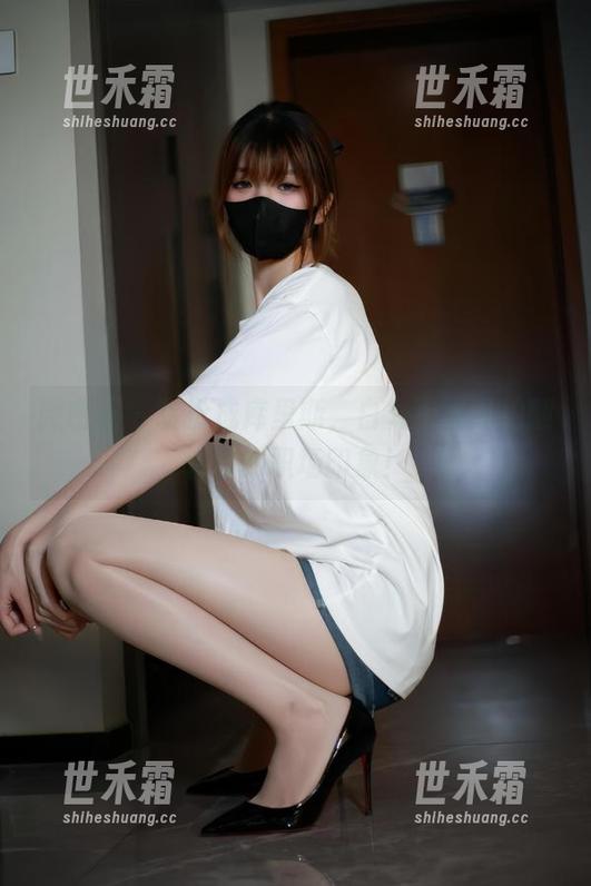 微密圈 - 装扮成库里斯，白龙猫女私拍翻转你的职场印象！