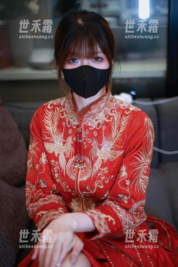 微密圈 - 白龙猫女的肉丝秀禾服有多美？原图和精选来告诉你，答案可能让你惊艳。