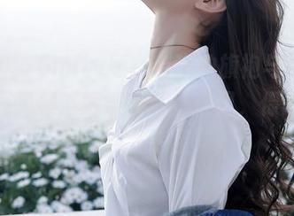 秀人网 – Emily顾奈奈酱的旗袍与性感丝袜,写真集下载链接就在这里,保证让你想立刻“追星”。