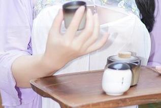 秀人网 – 学姐风范：四月月的写真图册，你要不要来瞅一眼？