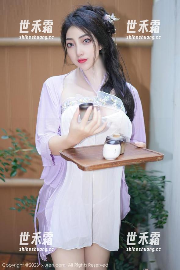 秀人网-四月月 秀人网 - 学姐风范:四月月的写真图册,你要不要来瞅一眼?