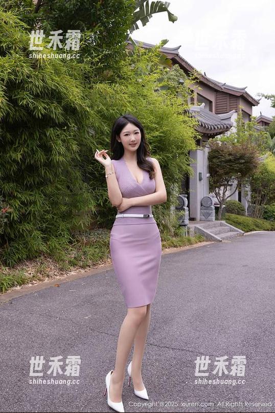 秀人网-媃柔 秀人网 - 媃柔大姐姐的镂空美图合集,话说这好像吃了一口蜜糖。