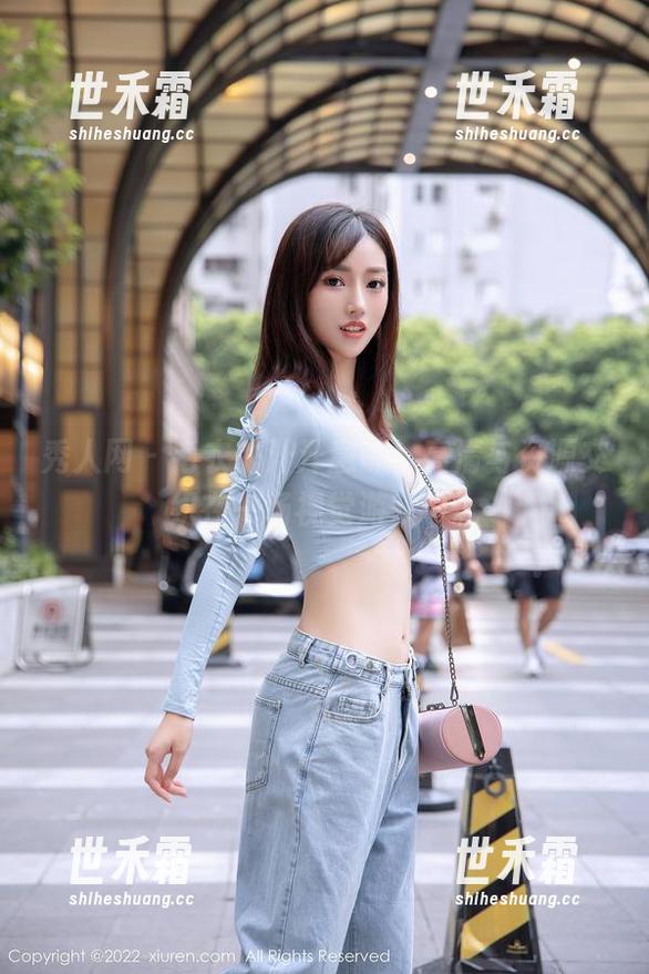 秀人网-汁汁 秀人网 - 毛衣的汁汁意味,高清与资源交织在一场视觉游戏中。