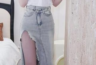 秀人网 – 王馨瑶Yanni的校服作品，仿佛又回到了校园的每个角落。