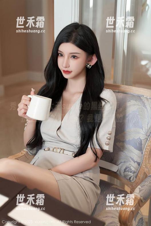 秀人网 - 雯大王susie的黑丝写真，你能抗拒这样的福利吗？我是不行的。