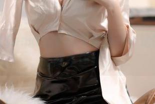米线线sama的学妹写真集——她的眼神比课本还动人