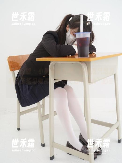 紧急企划 - 小枫海边写真，看完我只想对着镜子练习她那“随性又漫不经心”的姿势！
