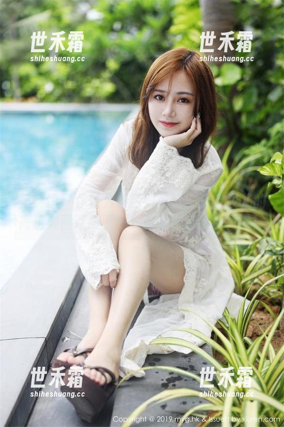 美媛馆 - 你以为粉色只可爱？嘉宝贝儿的高清美图证明了——强势也有粉色力量！