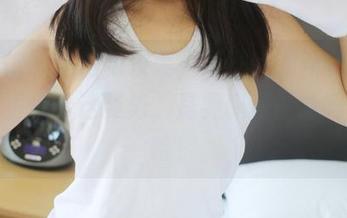 美媛馆 – 私房新发现，胡润曦的新制服，原图里你看这姿势，是要职场冒险吗？哈哈！