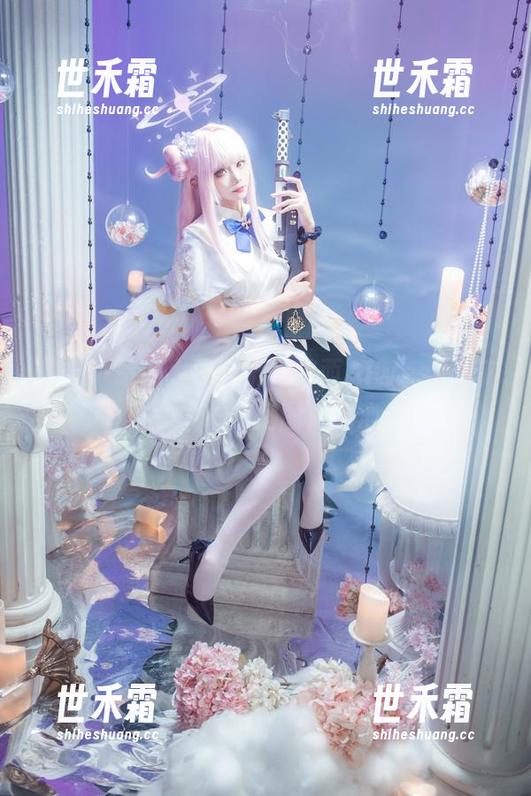 初音小恶魔大肆骚扰，艾西Aiwest俘获了一大堆私房图片的心！
