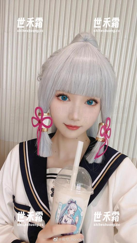 花兮_honoka的黑白写真集：我典型的三种表情和分享，亲情、友情、然后就没了。