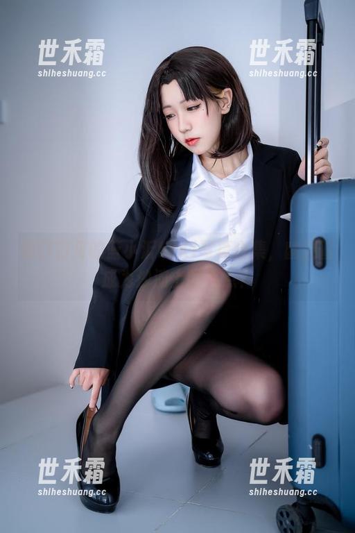 明日方舟的蓝小沂KiKi写真合集，幽灵鲨成为沙滩上的亮点？
