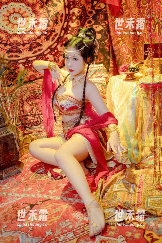 虎森森凭一张‘莉莉娅’写真，真让我想起我那只懒惰的猫…它也该来点精选照了吧！