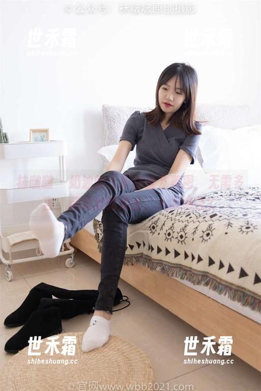 袜啵啵 - 奶油的《厚白丝》美图，无需多言，腿和丝的结合，人间绝色？