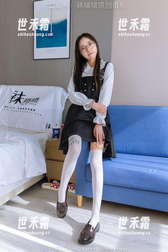 袜啵啵 - 熊熊的校服资源，唉，那图片里的姿态，谁能拒绝？