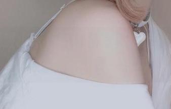 下载超级小禾儿的粉色写真,心里默默想:人生果然需要一点甜。