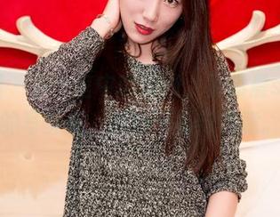 轰趴猫 – 办公室中的瑜伽，杨晨晨sugar的写真集，精选平衡与倦意。