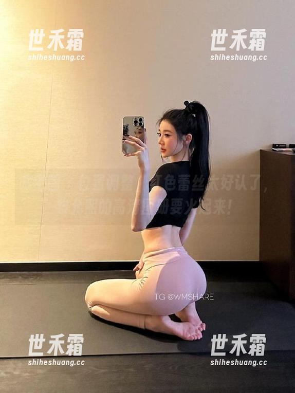 微密圈 - 位置调整，红色蕾丝太好认了，黎允熙的高清图册要火起来！